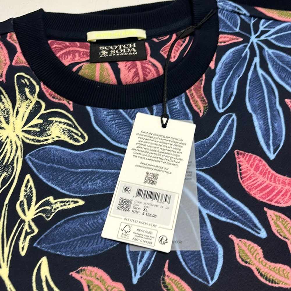 New Scotch and Soda
Big All Over Print Sweatshirt - Picture 4 of 16